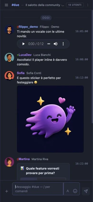 Una conversazione IRC su smartphone in Due, con avatar, un messaggio vocale e uno sticker